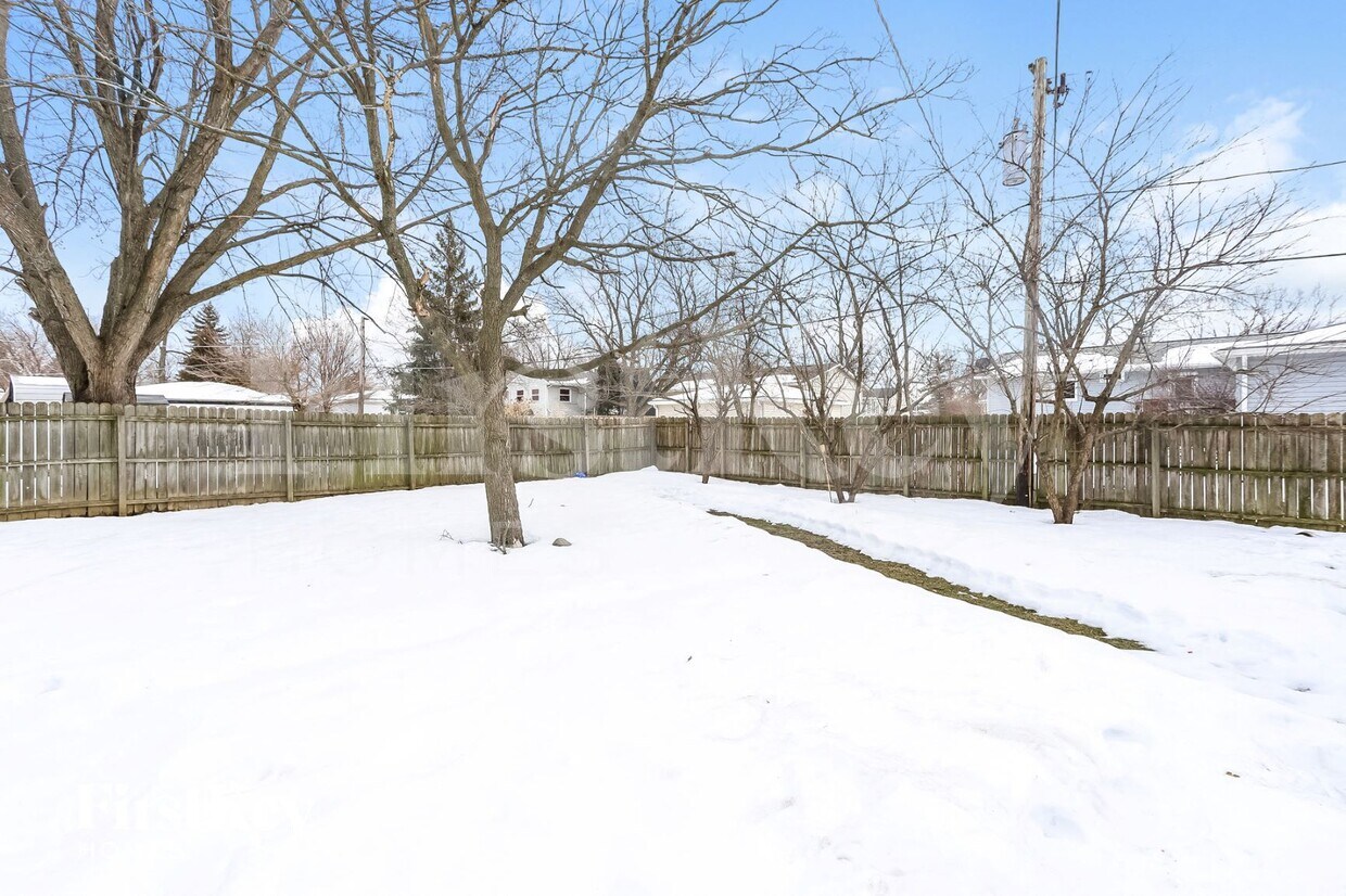 Foto del edificio - 341 Hanover Dr