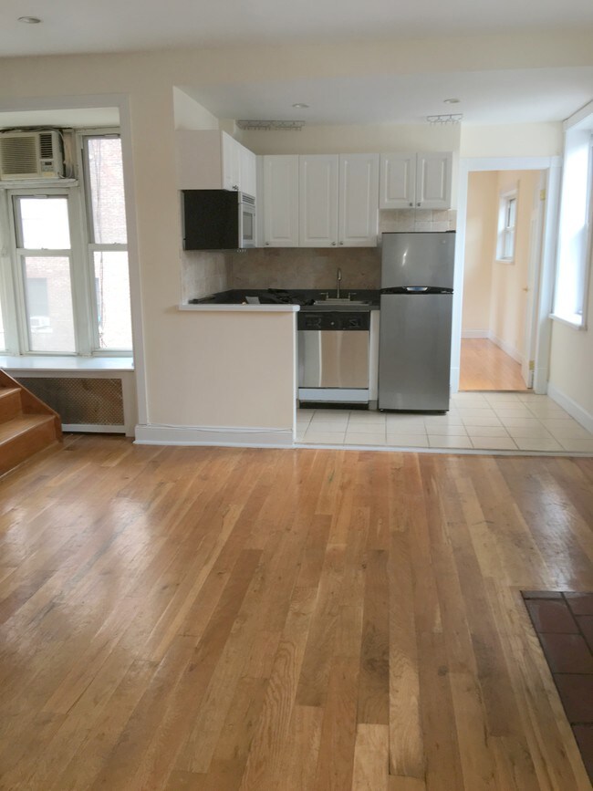 Building Photo - 163 E 36th St