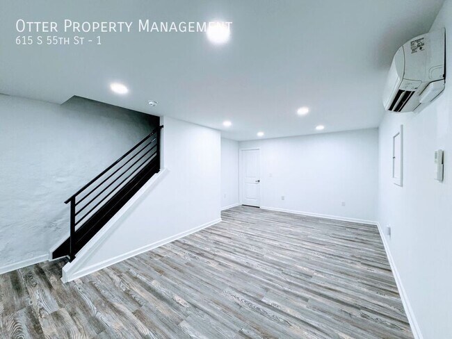 Building Photo - 615 S 55th St