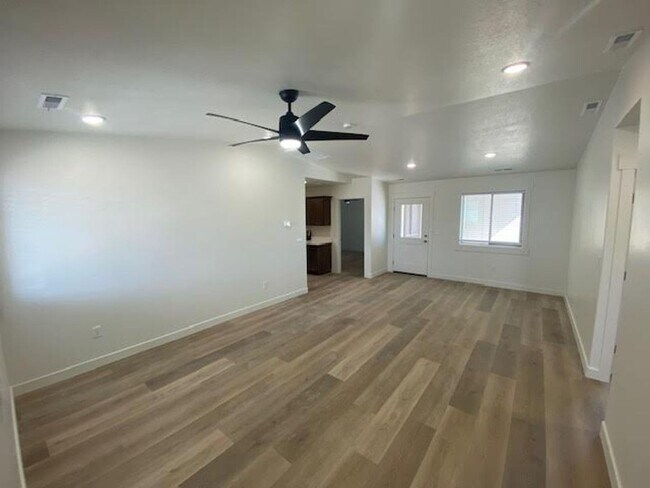Foto del edificio - 3 bedroom- 2 bath 4 Plex - Brand New Construction
