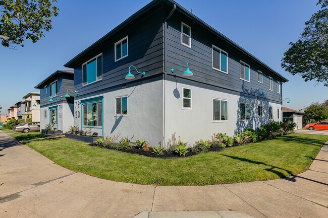 Building Photo - 7916 Crenshaw Blvd