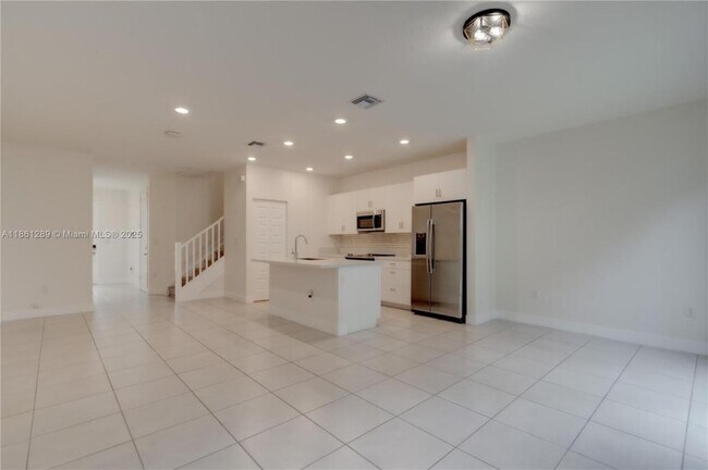 Building Photo - 15826 NW 91st Ct
