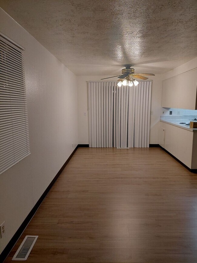 Foto del edificio - Charming & affordable Single-Family Home in Desirable West Salem Neighborhood!