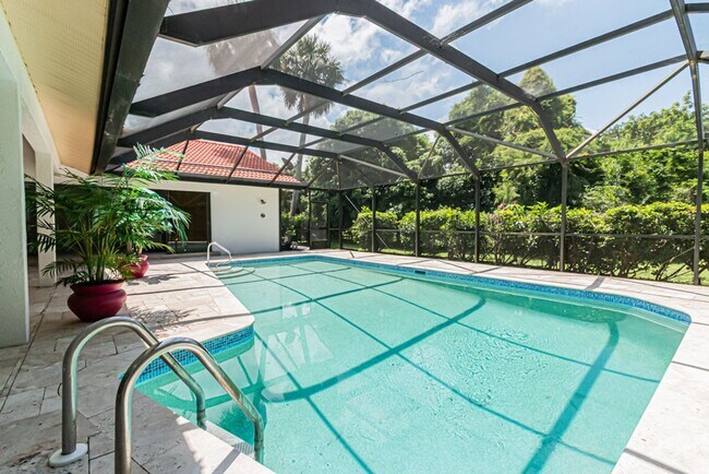 Foto del edificio - Newly Renovated 3 Bedroom Pool Home in Des...