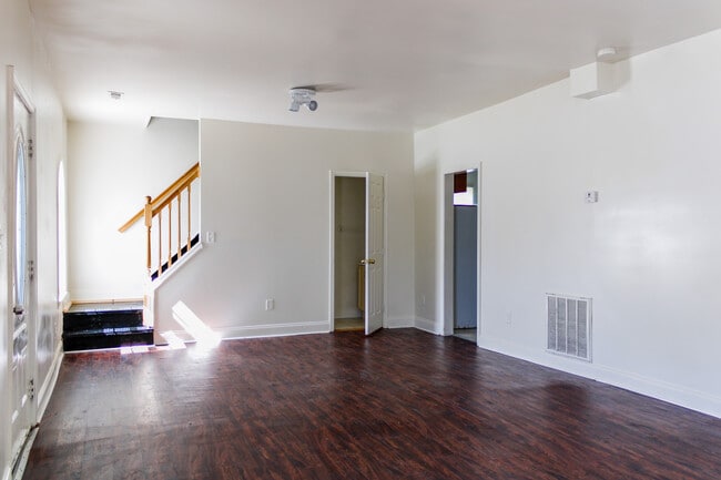 Building Photo - 531 St Mark St
