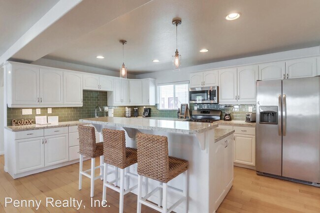 Building Photo - 4 br, 3 bath House - 133 Palm Ave