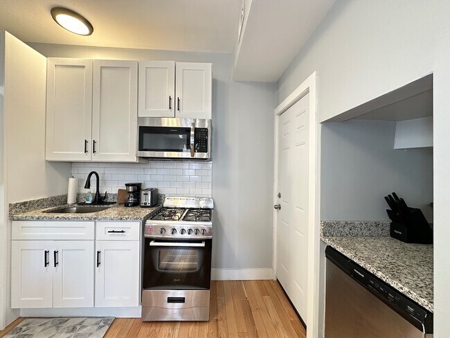 Foto del edificio - 1624 W Beach Ave