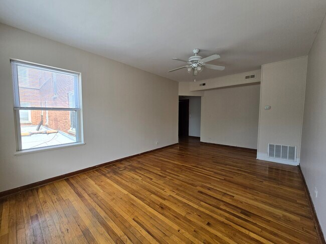Foto del edificio - 3159 W Argyle St