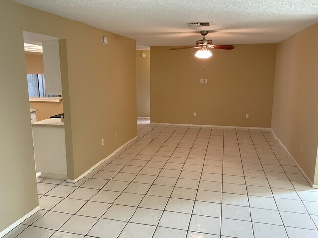 Building Photo - 612 Limetree Dr