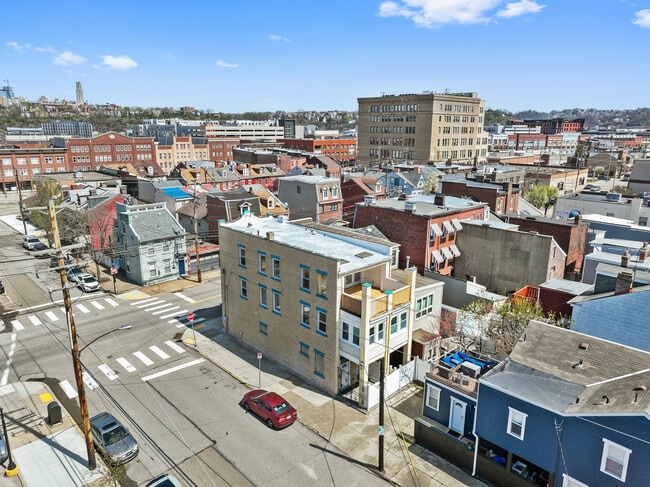 Building Photo - 2500 Sarah St