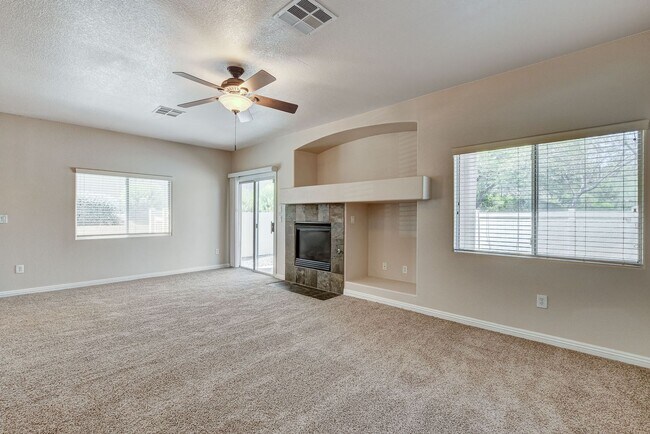 Building Photo - 3bed townhome in the NW