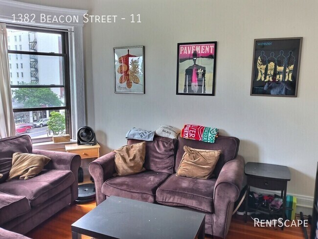 Foto del edificio - 1382 Beacon St