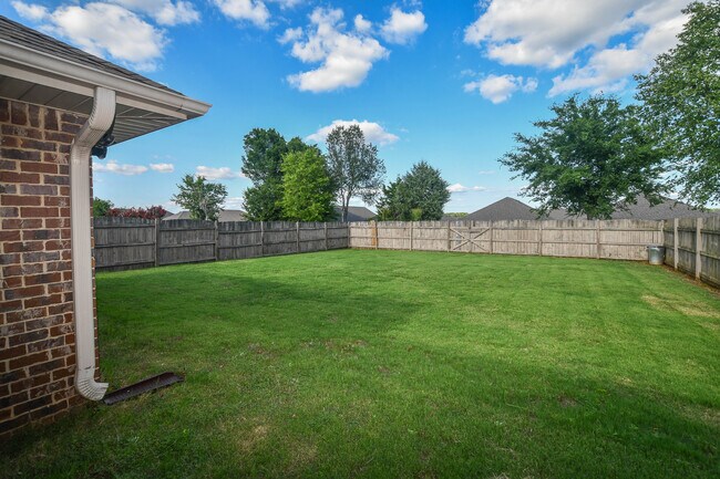 Building Photo - 729 Willow Shoals Dr SW