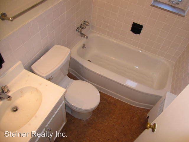 Building Photo - 810 Perry Hwy