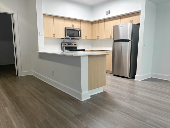 Newly Renovated Apartment Homes - The Laurel at Altamonte