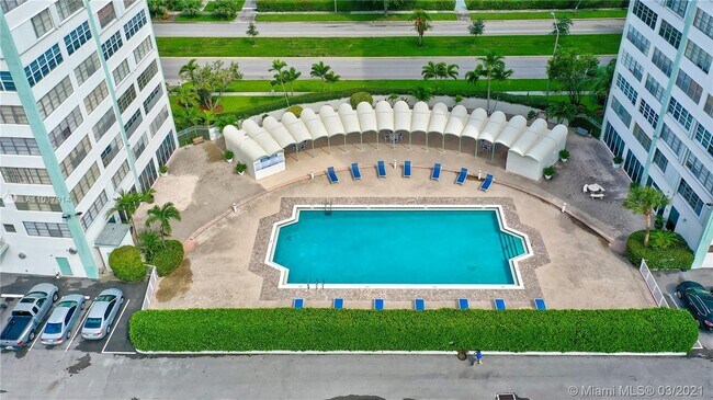 Building Photo - 2100 Sans Souci Blvd