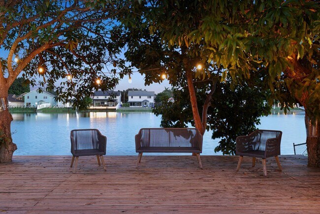 Foto del edificio - 9650 SW 9th Ct