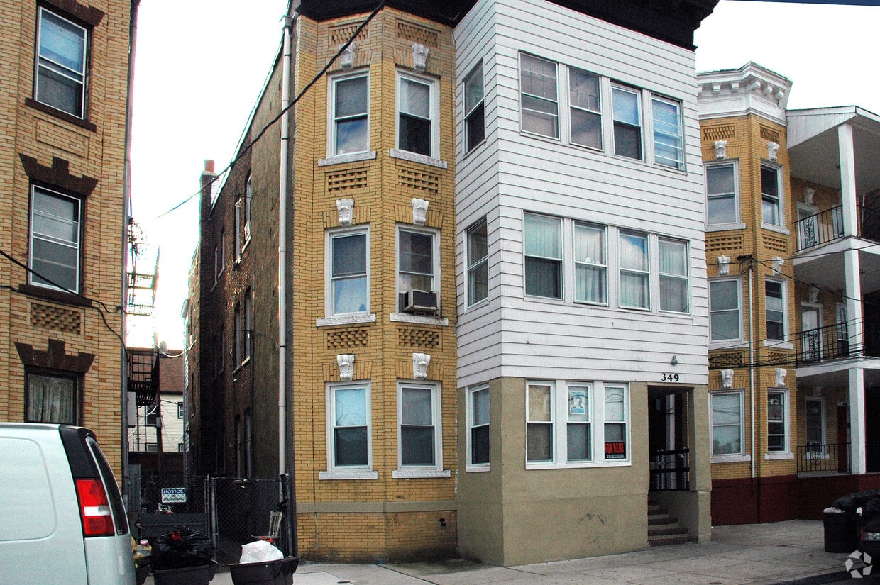 Building Photo - 349 Madison St