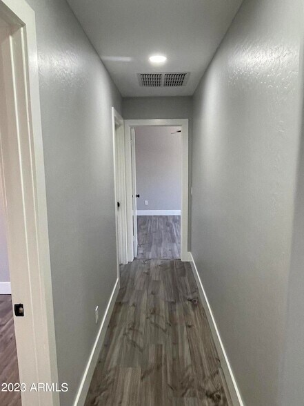 Building Photo - 1731 E Jeanne Ln