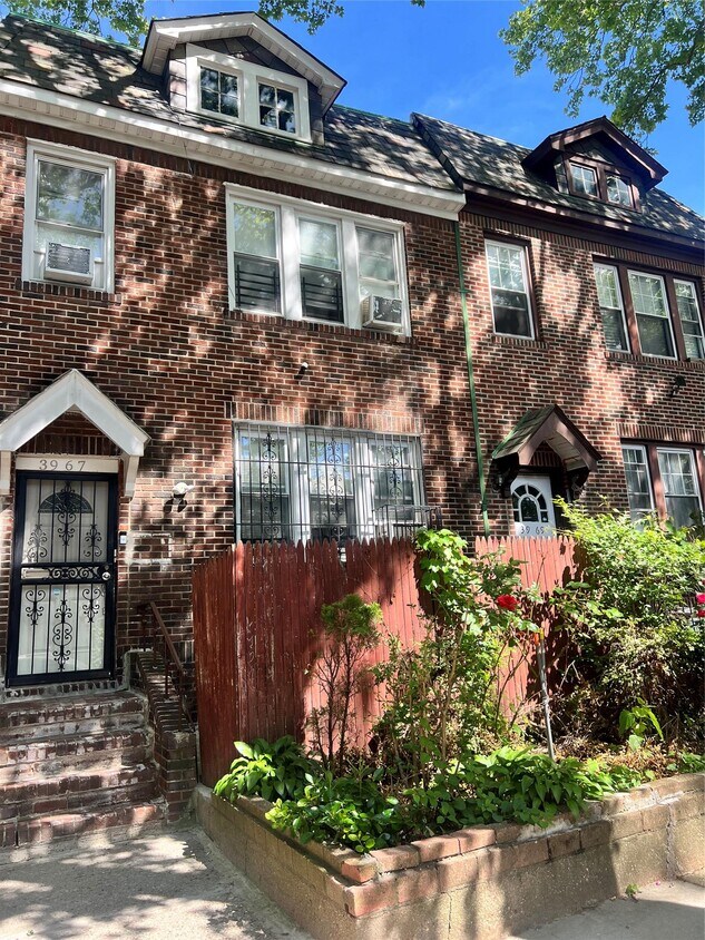 Foto principal - 39-67-67 50th Ave