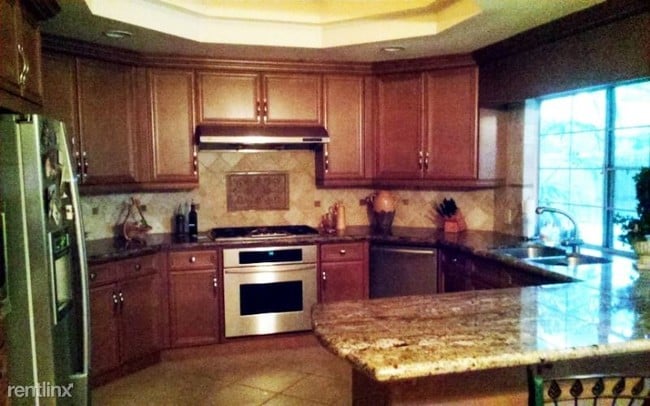 Building Photo - 3 br, 2 bath House - 742 E Lawnbrook Dr