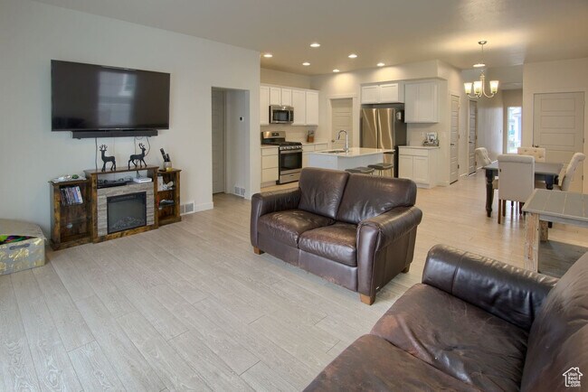 Foto del edificio - 1677 Haven Pkwy