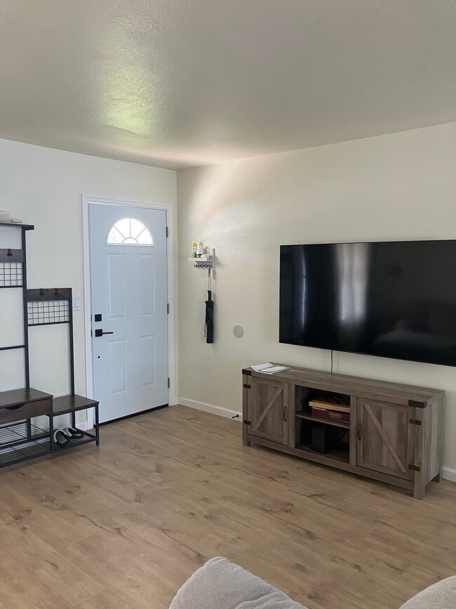 Building Photo - 6643 Stardust Ave