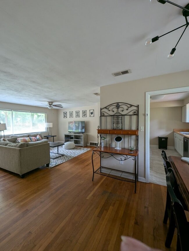 Foto del edificio - Oakland Terrace rental home