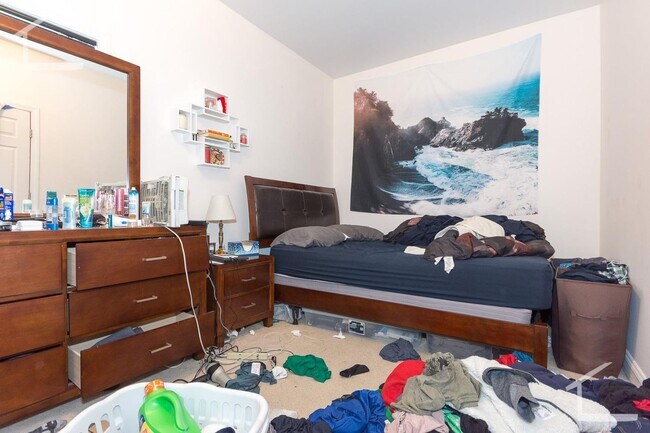 Foto del edificio - Big Brighton 3 Bed 2 Bath available 9/1