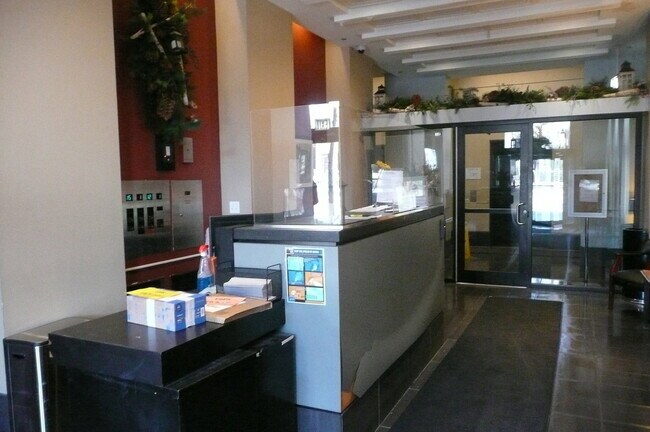 Foto del edificio - 1255 S State St