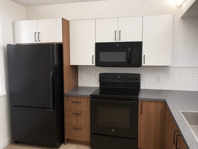 Building Photo - 1705 Whitehall Dr