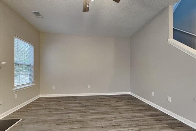 Building Photo - 2075 Beckenham Pl