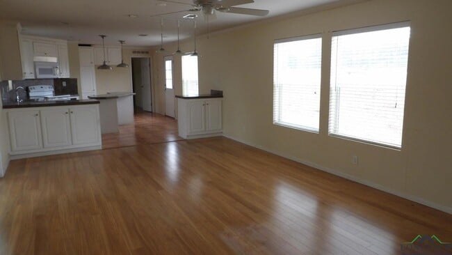 Building Photo - 268 Joy Ln