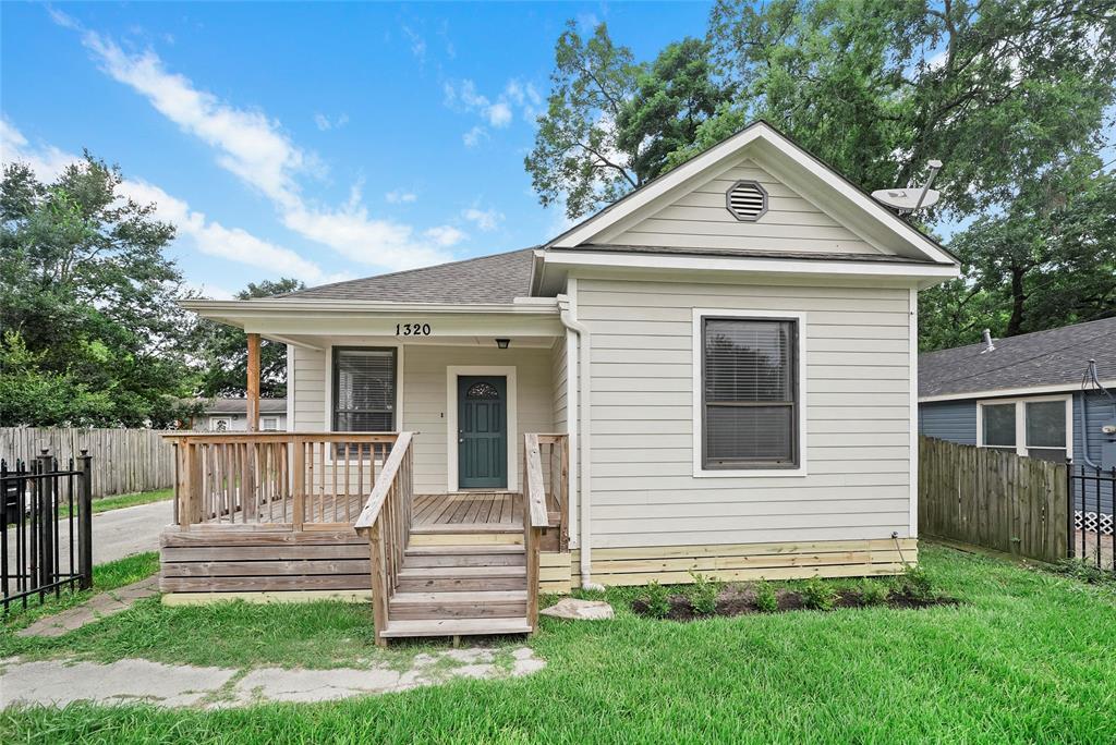 Primary Photo - 1320 Idylwild St