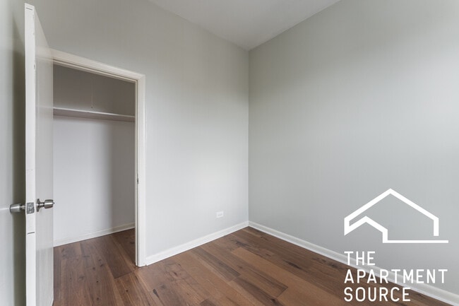 Building Photo - 2426 N Clybourn Ave