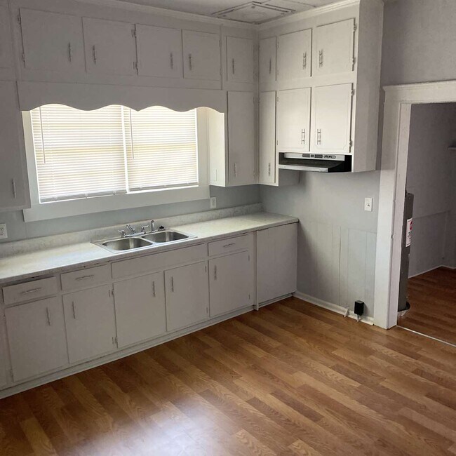 Foto del edificio - 910 N Bethel St