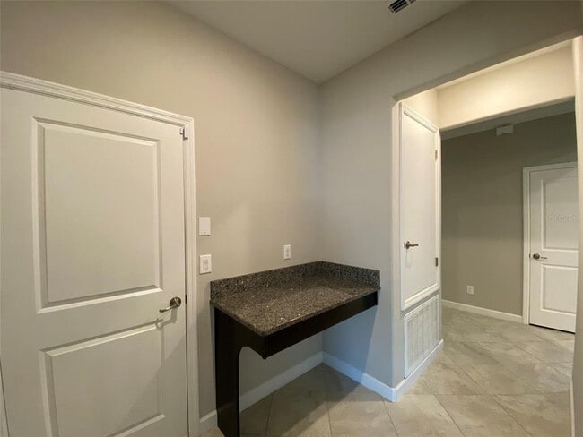 Foto del edificio - 10049 Victory Gallop Loop