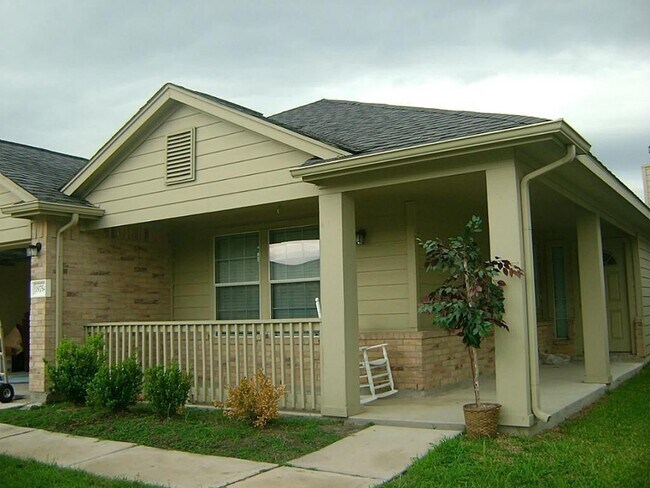 Foto del edificio - 19754 Cozy Cabbin Dr