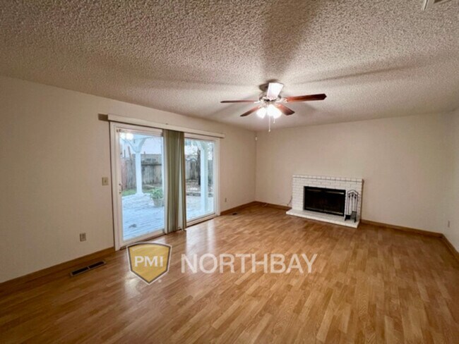 Building Photo - 4875 Regency Pl