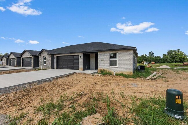 Building Photo - 128 Beechwood Ln
