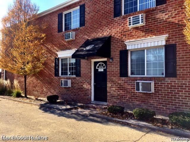 Foto del edificio - 2405 Torquay Ave