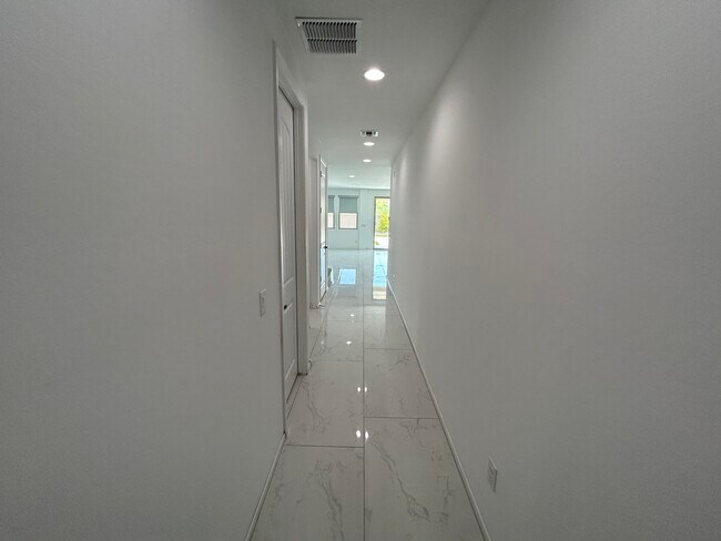 Building Photo - 2323 E Harwell Rd