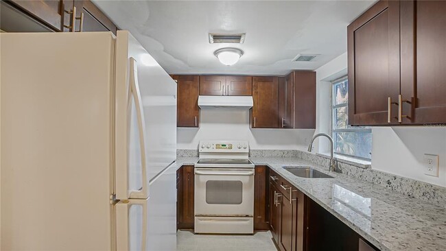 Foto del edificio - 5219 Bonnie Brae Cir