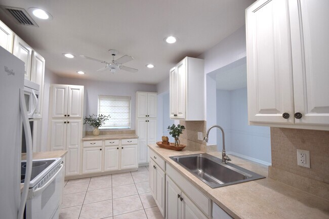Foto del edificio - 2095 SW 13th Terrace