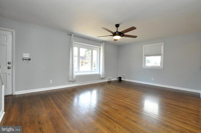 Building Photo - 116 New Hampshire Ave