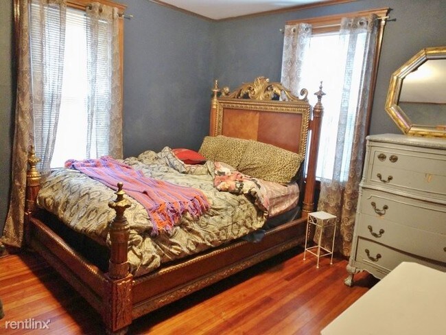 Building Photo - 3 br, 1.5 bath  - 18 College Farm Rd