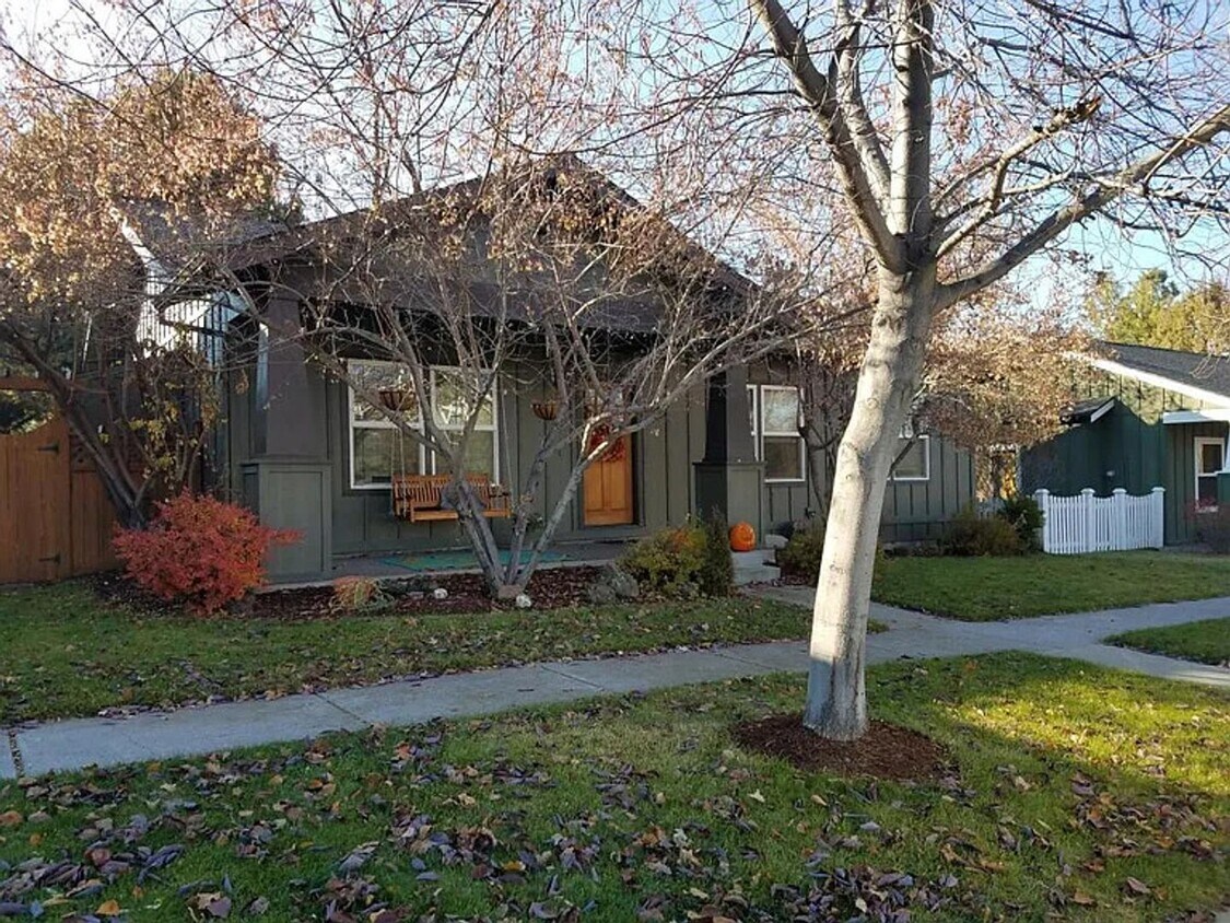 Foto principal - Adorable single-level 3x2 in desirable Fox...