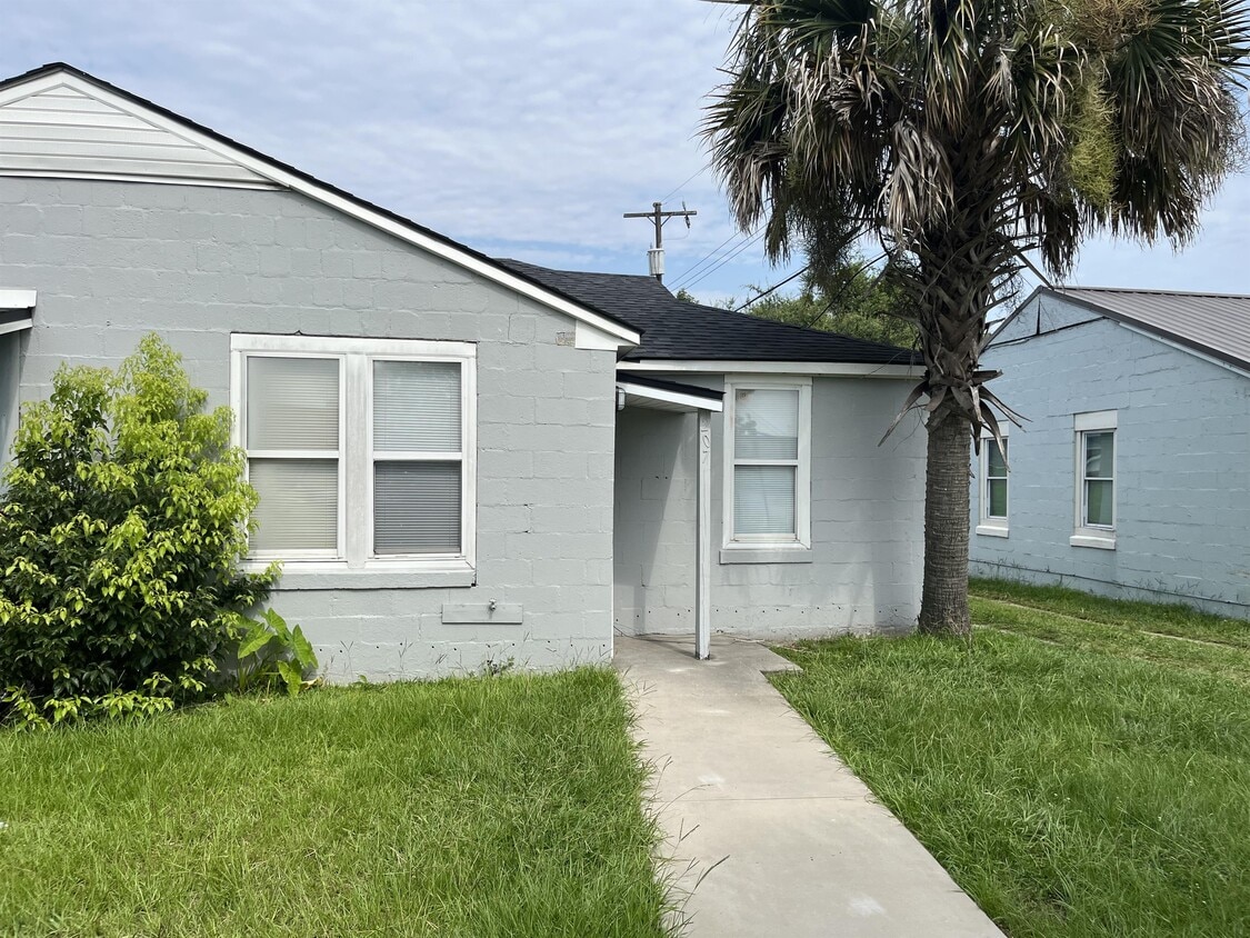 207 Carolan St, Savannah, GA 31415 House Rental in Savannah, GA