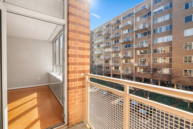 Foto del edificio - 350 G St SW
