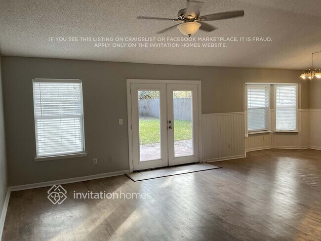 Foto del edificio - 13250 Companion Cir S